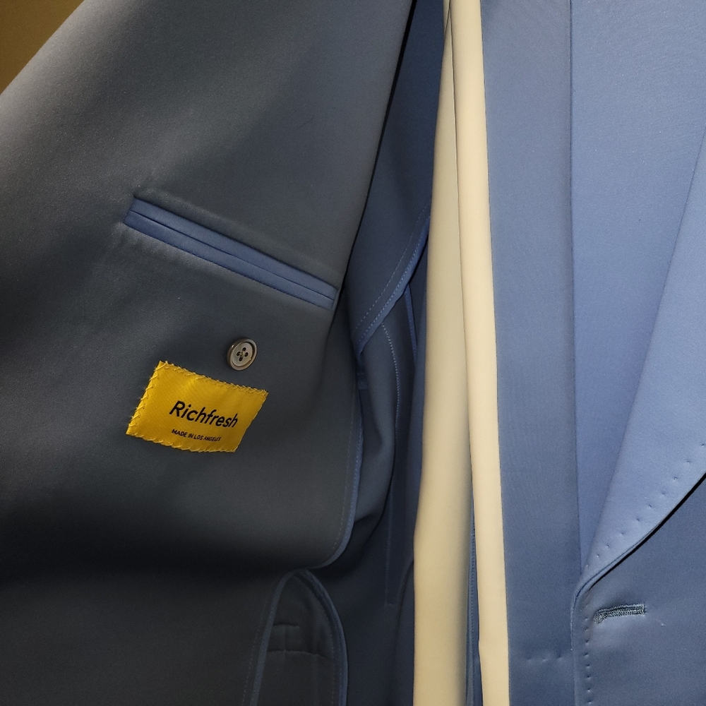 Suits - Picture 8 of 16